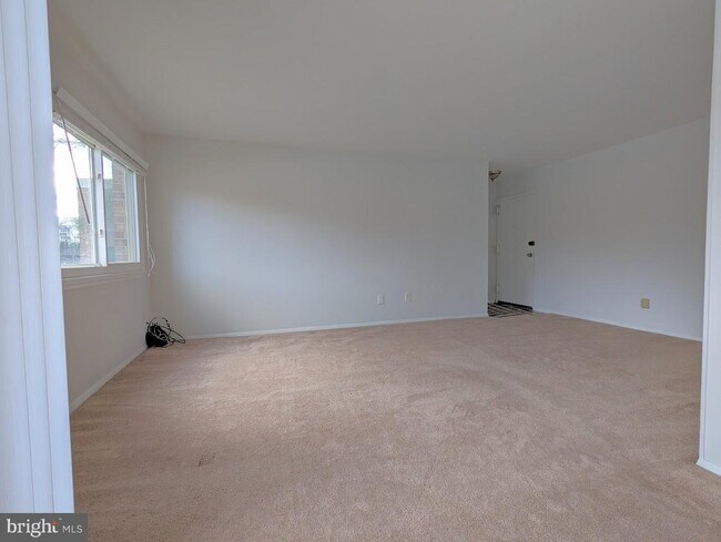 2903 Charing Cross Rd-Unit -7 in Falls Church, VA - Building Photo - Building Photo