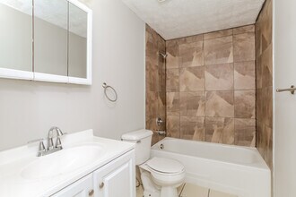 11996 Wincanton Dr in Cincinnati, OH - Foto de edificio - Building Photo