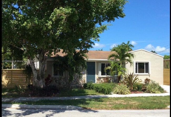 2601 SW 24th Ave in Miami, FL - Building Photo - Building Photo