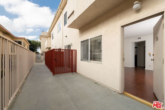 3727 Watseka Ave-Unit -102 in Los Angeles, CA - Building Photo - Building Photo