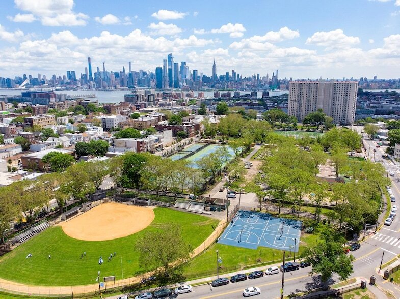 605 New York Ave in Union City, NJ - Building Photo