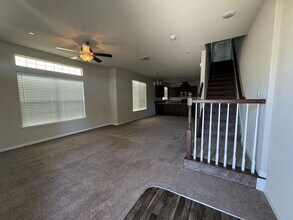 120 Ivy St in Roseville, CA - Building Photo - Building Photo