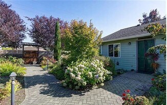 2827-2827 Nevada St in Bellingham, WA - Building Photo