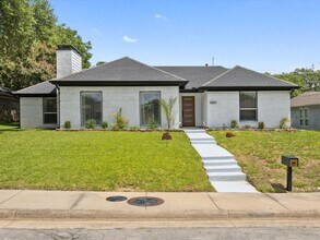 6031 Blue Mist Ln in Dallas, TX - Building Photo - Building Photo