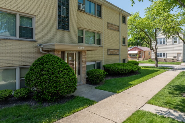 1100 Hannah Ave in Forest Park, IL - Foto de edificio - Building Photo