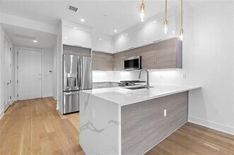 6025 JFK Blvd E in West New York, NJ - Building Photo - Building Photo