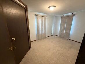 325 Main St in Star Junction, PA - Foto de edificio - Building Photo