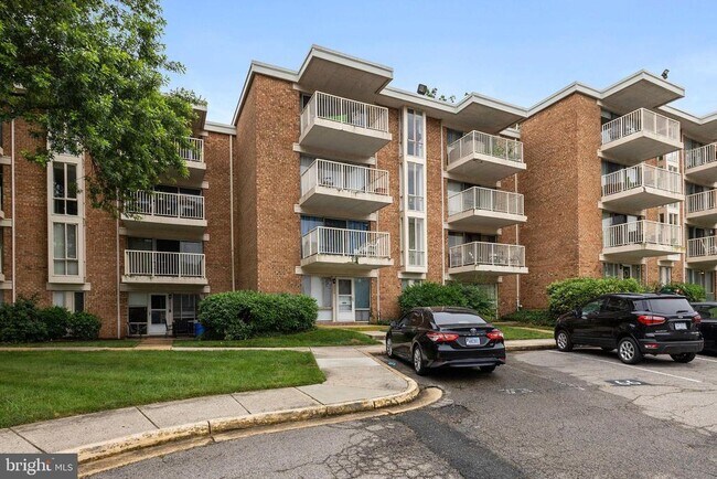 2605 Huntington Ave in Alexandria, VA - Building Photo - Building Photo