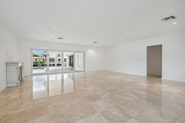 40 Isla Bahia Dr in Fort Lauderdale, FL - Building Photo - Building Photo