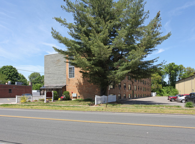 Grand Prix Apartments in East Hartford, CT - Building Photo - Building Photo