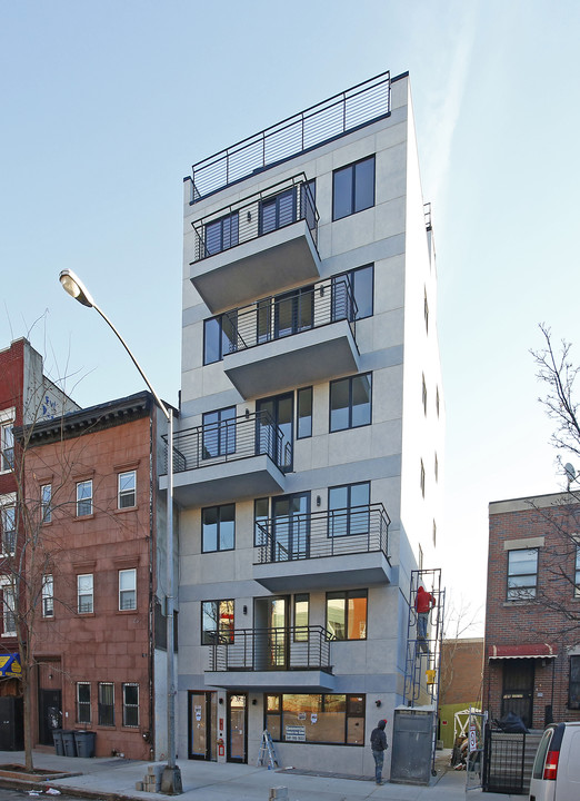 183 Tompkins Ave in Brooklyn, NY - Building Photo