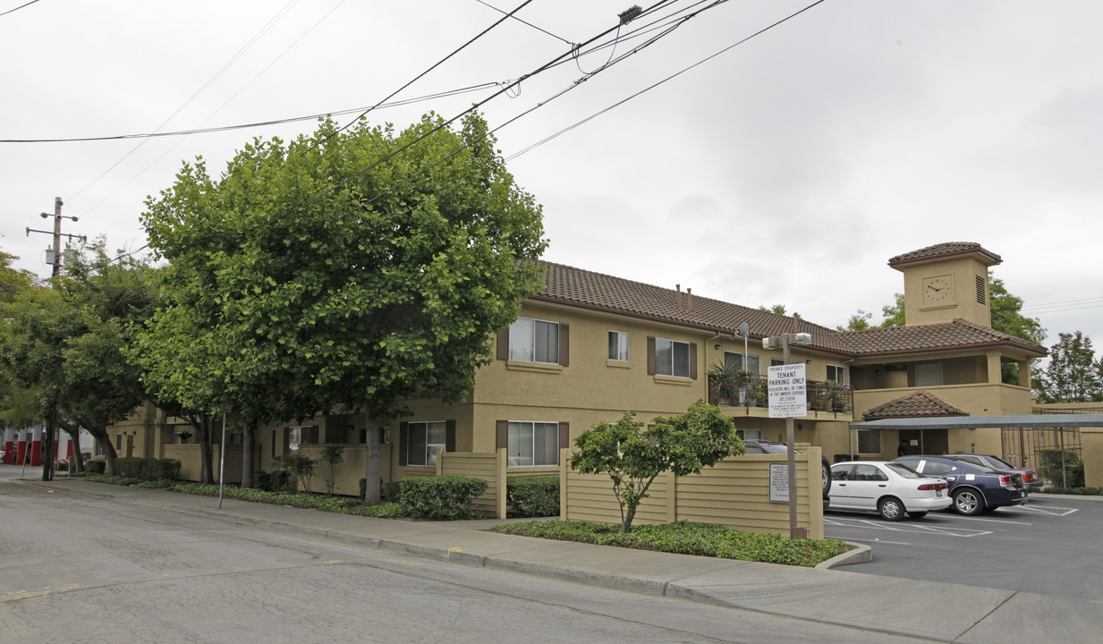 EC Magnolia in Hayward, CA - Foto de edificio