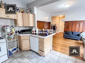 1068 Commonwealth Ave in Boston, MA - Building Photo