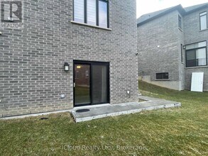 27 Hollybrook Trail in Kitchener, ON - Building Photo - Building Photo