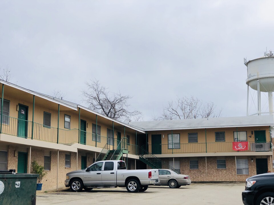 1202 College St in Killeen, TX - Building Photo