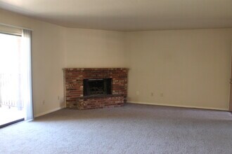 4401 Alexis Dr in Las Vegas, NV - Building Photo - Building Photo