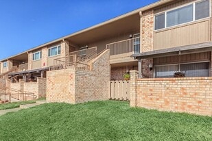 2401 La Vista Ave in McAllen, TX - Building Photo