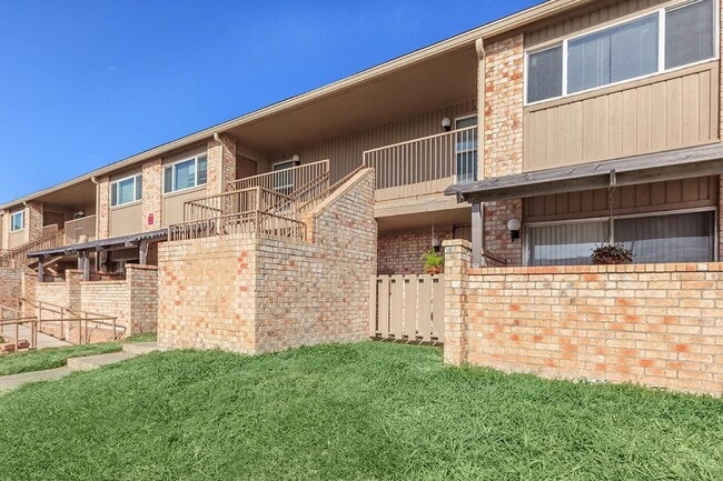 2401 La Vista Ave in McAllen, TX - Building Photo - Building Photo