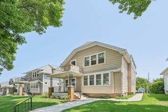 2170 S 64th St in West Allis, WI - Foto de edificio - Building Photo