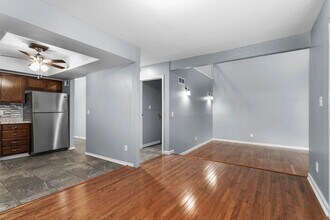 561 NW Valleybrook Rd in Blue Springs, MO - Building Photo - Building Photo
