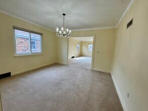 234 E Pleasant St, Unit B in Davenport, IA - Foto de edificio - Building Photo