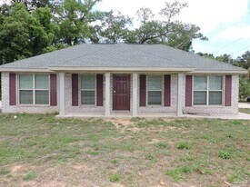 2202 N E St in Pensacola, FL - Building Photo