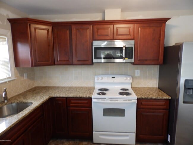 25 Hyannis St in Toms River, NJ - Building Photo - Building Photo