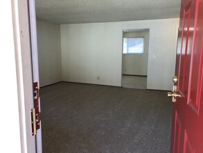 1948 Harris St, Unit 1 in Eugene, OR - Foto de edificio - Building Photo