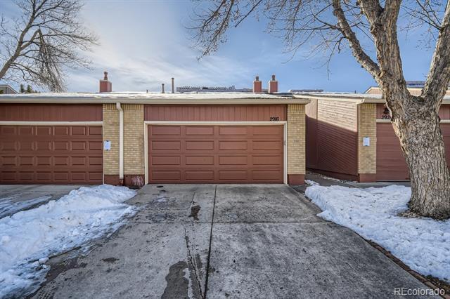 property at 2916 W Bryant Pl