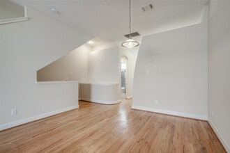 2710 Hullsmith Dr in Houston, TX - Foto de edificio - Building Photo