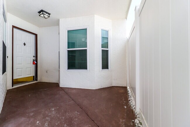 8606 Twin Farms Pl in Tampa, FL - Foto de edificio - Building Photo