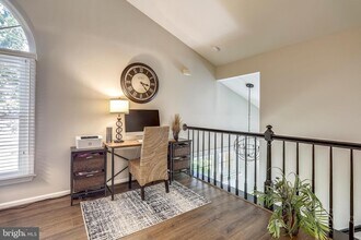 5717 Balsam Grove Ct, Unit Oliver in North Bethesda, MD - Building Photo - Building Photo