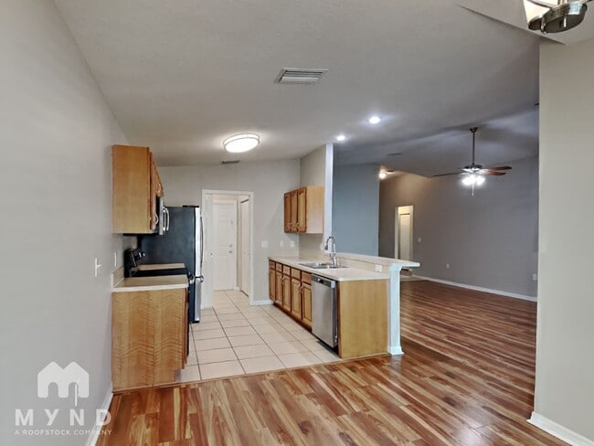 5235 Greenwood St in New Port Richey, FL - Building Photo - Building Photo