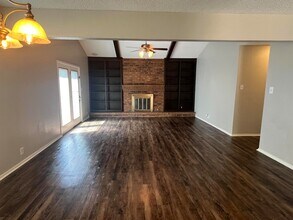 7016 York Ave in Lubbock, TX - Foto de edificio - Building Photo