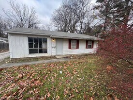 1911 E Fairchild St in Danville, IL - Building Photo