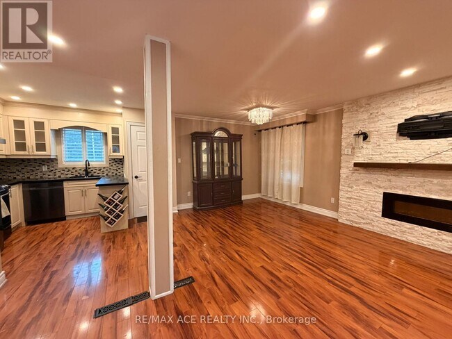 48 Ronway Crescent in Toronto, ON - Building Photo - Building Photo