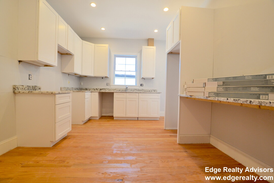 2A Islington St, Unit 2 in Boston, MA - Building Photo