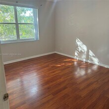 549 Racquet Club Rd in Weston, FL - Building Photo - Building Photo