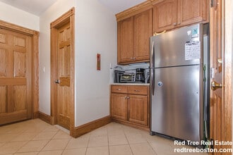 14 S Russell St, Unit 4 in Boston, MA - Foto de edificio - Building Photo