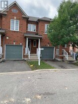 525 Novo Star Dr in Mississauga, ON - Building Photo