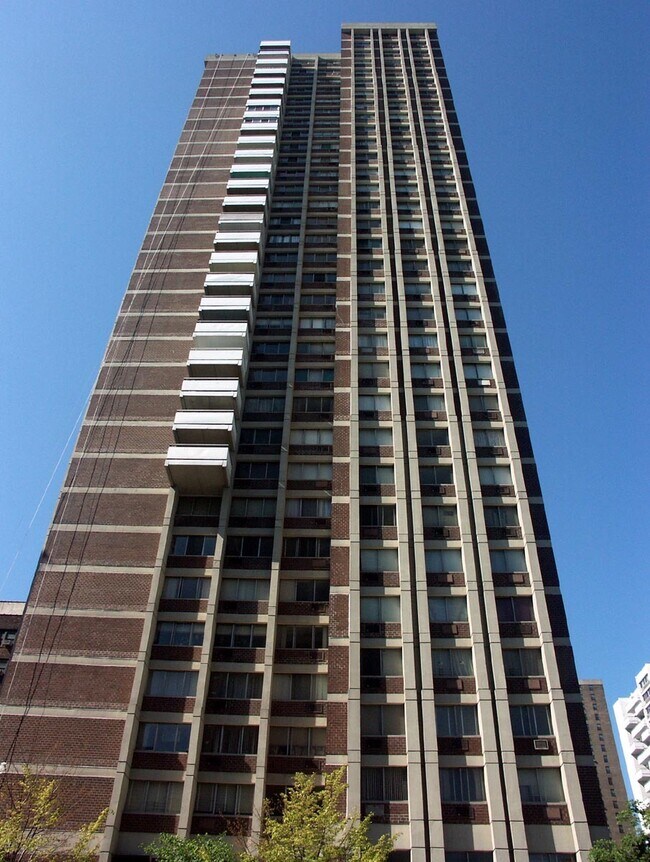 Columbus House in New York, NY - Foto de edificio - Building Photo