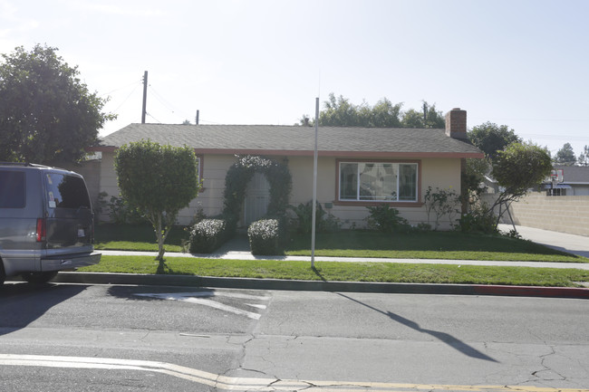 146 E Wilken Way in Anaheim, CA - Building Photo - Building Photo