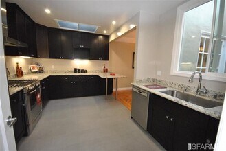 1643 Moraga St, Unit Upper Level in San Francisco, CA - Foto de edificio - Building Photo