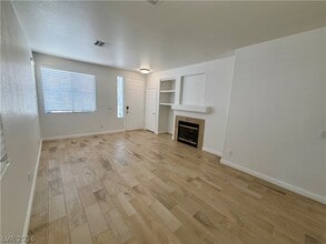 10353 Sloping Hill Ave in Las Vegas, NV - Building Photo - Building Photo