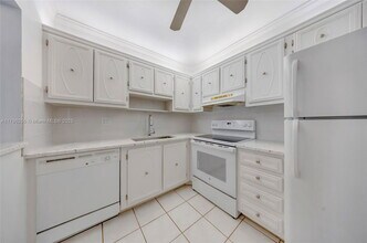 257 S Cypress Rd in Pompano Beach, FL - Foto de edificio - Building Photo