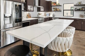 425 W 9th St, Unit 104 in Dallas, TX - Building Photo - Building Photo