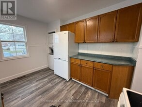 76 Martindale Rd in St Catharines, ON - Building Photo - Building Photo