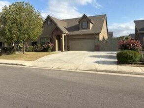 10213 Hillgate Ave in Bakersfield, CA - Building Photo - Building Photo