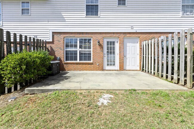 property at 1477 N Donahue Dr