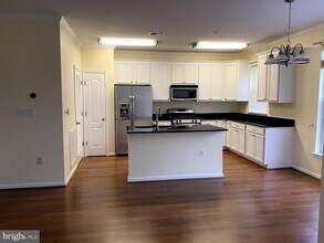 5074 Donovan Dr in Alexandria, VA - Building Photo - Building Photo
